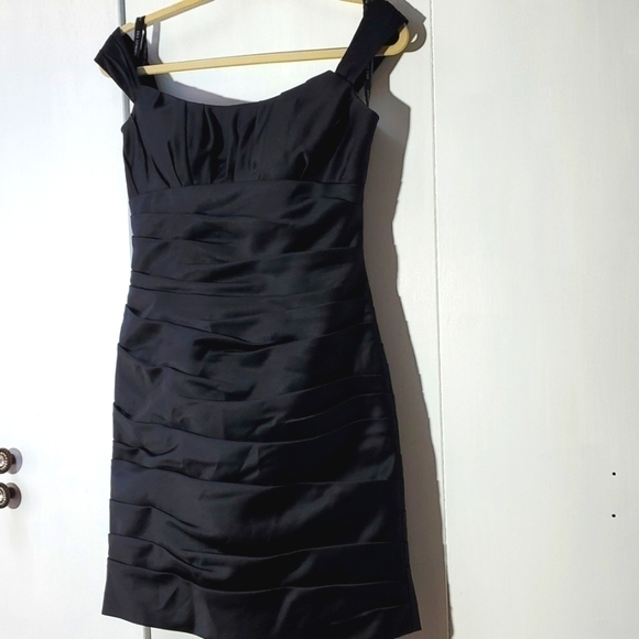 Bill Levkoff- Womens Black Satin Ruched Pleated bodycon mini Dress Sz.6 - Picture 2 of 10